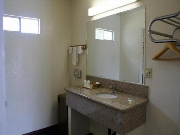 American Inn & Suites LAX Airport image 25